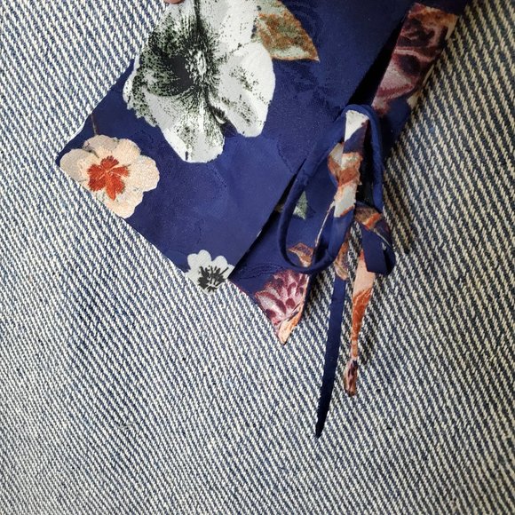 Lord & Taylor - Size M - Dark Graphic Floral Top - Long Sleeve - Cuff Ties - EUC - Picture 3 of 6